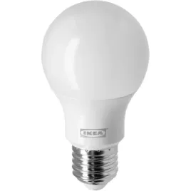 zarowka-led-e27-470lm-2700k-ciepla-biel-kula-opalowa-ikea-ryet-1-szt