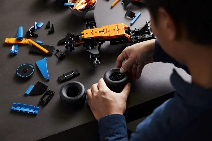 lego-technic-mclaren-formula-1-42141