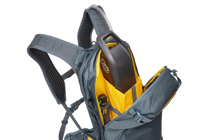 thule-rail-backpack-18l-3204482-stan-nowy