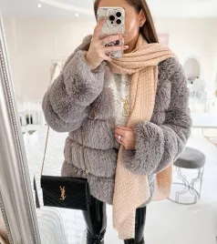 rozowy-szal-w-kropki-khalil