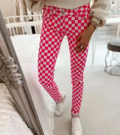 rozowe-spodnie-materialowe-w-krate-bler