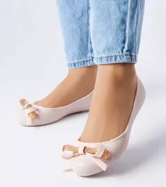 bezowe-balerinki-zdobione-kokardka-harlingen