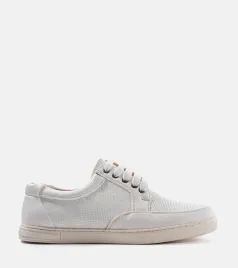 biale-meskie-polbuty-zdobione-tloczeniem-emer