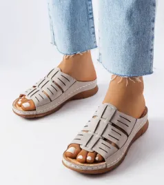 szare-klapki-na-koturnie-jersey