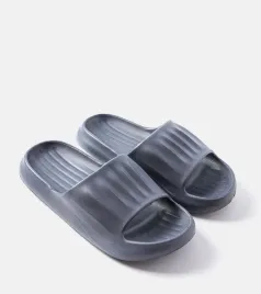 szare-meskie-klapki-boileau