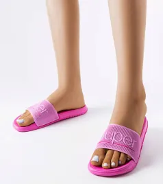 rozowe-gumowe-klapki-azelio-z-napisem