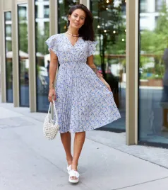 niebieska-plisowana-sukienka-w-kwiaty-viminale