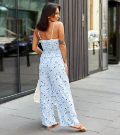 niebieski-komplet-z-topem-na-ramiaczkach-i-spodnie-lilia