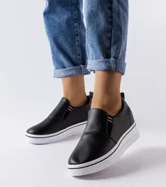 czarne-trampki-na-koturnie-dionisia