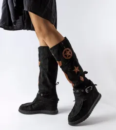 czarne-kozaki-zamszowe-w-stylu-boho-putignano