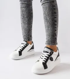 bialo-czarne-sneakersy-ze-srebrnym-akcentem-via