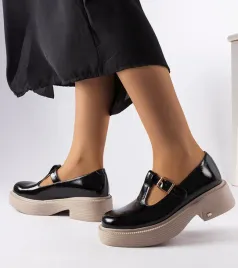 czarne-lakierowane-polbuty-karino