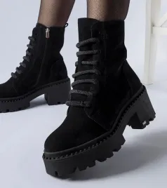 czarne-ocieplane-trapery-na-slupku-karino