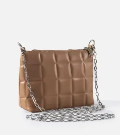 bezowa-torebka-pikowana-z-lancuszkiem-laas