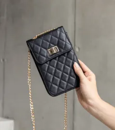 czarna-pikowana-torebka-na-ramie-acres