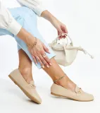 bezowe-ozdobne-mokasyny-docherty