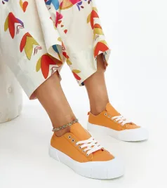 pomaranczowe-materialowe-trampki-eduarda