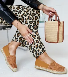 brazowe-espadryle-z-haftem-kalba