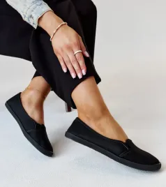 czarne-tenisowki-wsuwane-eko-skora-wordana