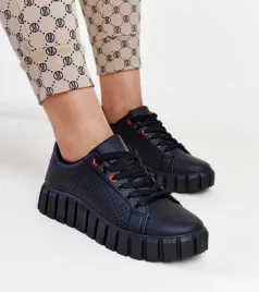 czarne-sneakersy-na-masywnej-podeszwie-nesibe