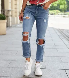 jeansy-mom-fit-z-przetarciami-forconese