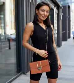 brazowa-torebka-na-ramie-z-lancuchem-elmia