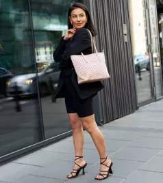 rozowa-wzorzysta-torebka-na-ramie-kesiran