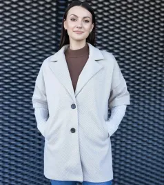 bezowy-plaszcz-ze-sweterkowymi-rekawami-sameha