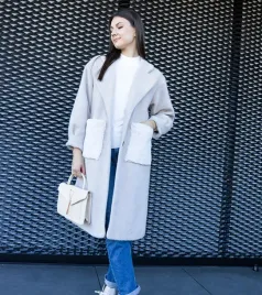 dlugi-bezowy-plaszcz-z-pluszowymi-kieszonkami-badra