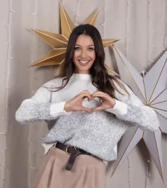 bialo-srebrny-cieply-sweter-raiha