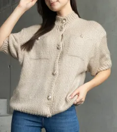 sweter-ciemnobezowy-z-krotkim-rekawem-shela