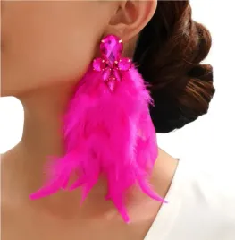 koczyki-zlote-dlugie-z-krysztalkami-fuksja-piora-zywe-kolory-glamour-boho