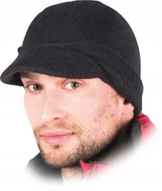 czapka-zimowa-z-daszkiem-czbas-uniwersalna-ciepla-i-wygodna