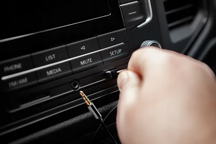 transmiter-samochodowy-aux-usb-stan-nowy-waga-z-opakowaniem-0-23-kg