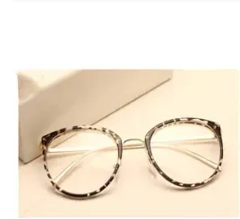 okulary-damskie-vintage-chroniace-przed-swiatlem-uv