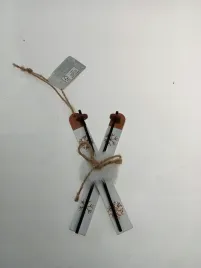 zawieszka-narty-biale