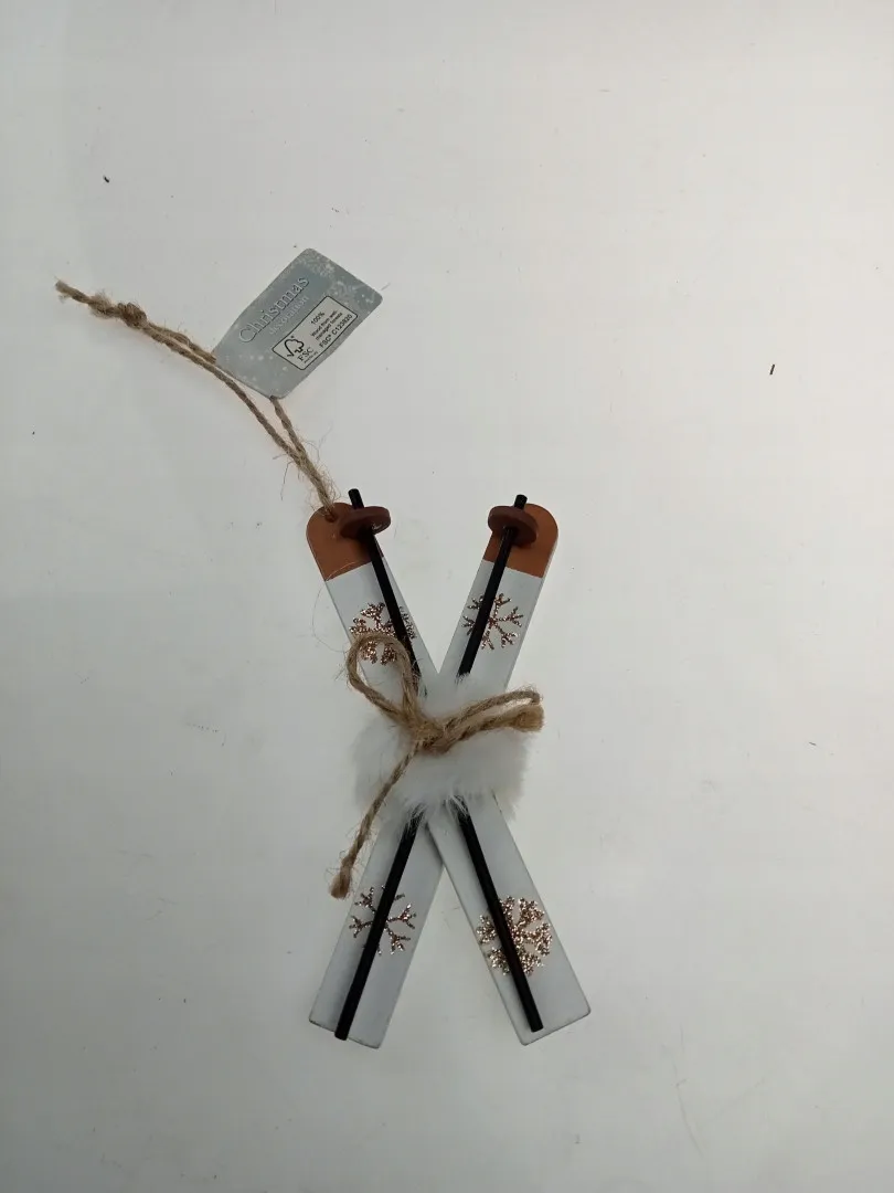 zawieszka-narty-biale