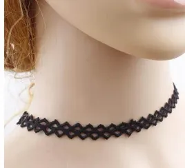 czarny-choker-naszyjnik-tasiemka-zloty-chocker-bizuteria