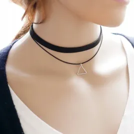 czarny-choker-naszyjnik-chocker-srebrny-trojkat