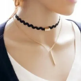 czarny-choker-naszyjnik-zloty-zawieszka-tasiemka