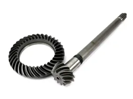 walek-atakujacy-z-kolem-talerzowym-84179989-warynski