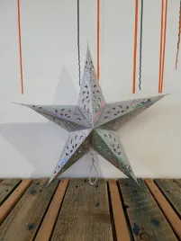 gwiazda-led-papierowa-srebrna-wiszaca-ozdoba-swiateczna-duza-90cm