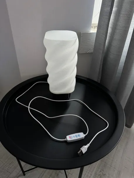 stylowa-lampa-zakrecona-elegancja-ekologia-i-uniwersalnosc-rodzaj-gwintu-zintegrowane-zrodlo-led