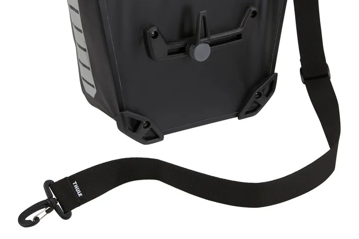 sakwa-rowerowa-thule-shield-pannier-17l-black-3204208-stan-nowy
