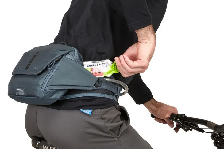 saszetka-biodrowa-nerka-na-rower-thule-rail-4l-hip-pack-dark-slate-32-stan-nowy