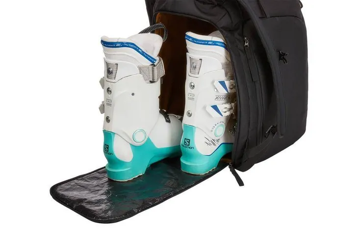 plecak-na-buty-narciarskie-thule-roundtrip-boot-backpack-45l-black-3204-stan-nowy