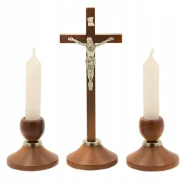 elegancki-zestaw-koledowy-mahon-drewno-krzyz-swiecznikx2-zestaw-adwentowy