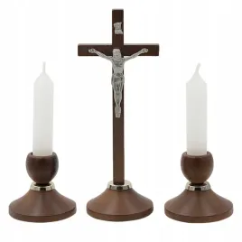elegancki-zestaw-koledowy-brazowe-drewno-krzyz-swiecznikx2-zestaw-adwentowy