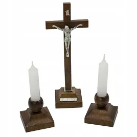 elegancki-zestaw-koledowy-brazowe-drewno-krzyz-swiecznikx2-zestaw-adwentowy