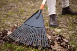 grabie-do-lisci-duze-czarne-dlugosc-narzedzia-43-cm